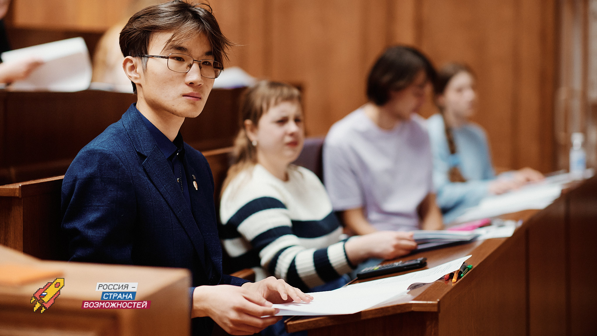 Парадоксы чтения в цифровую эпоху: студенты выбирают бумажные форматы и любят классику