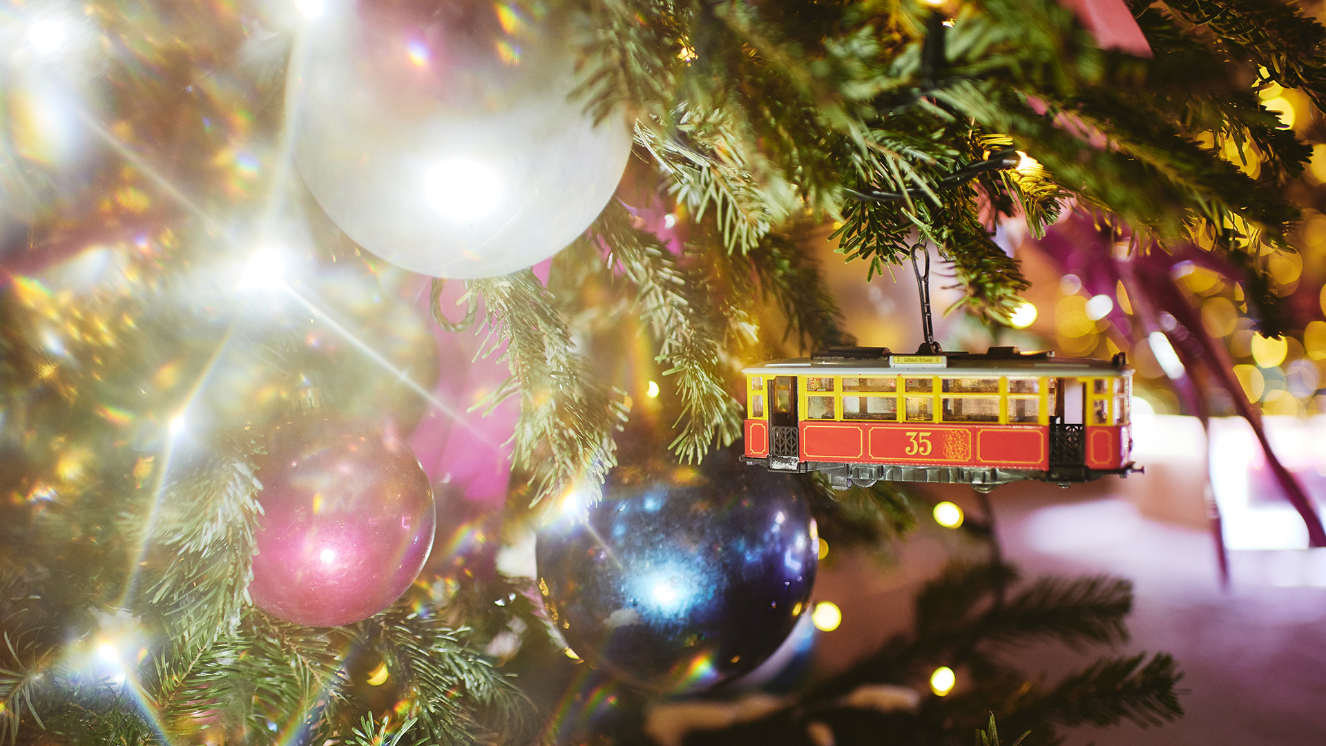 Компании-партнеры олимпиады «Я – профессионал» приняли участие в благотворительной акции «Елка желаний»